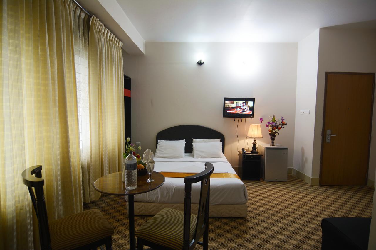 Holiday Xpress Dhaka Exterior foto
