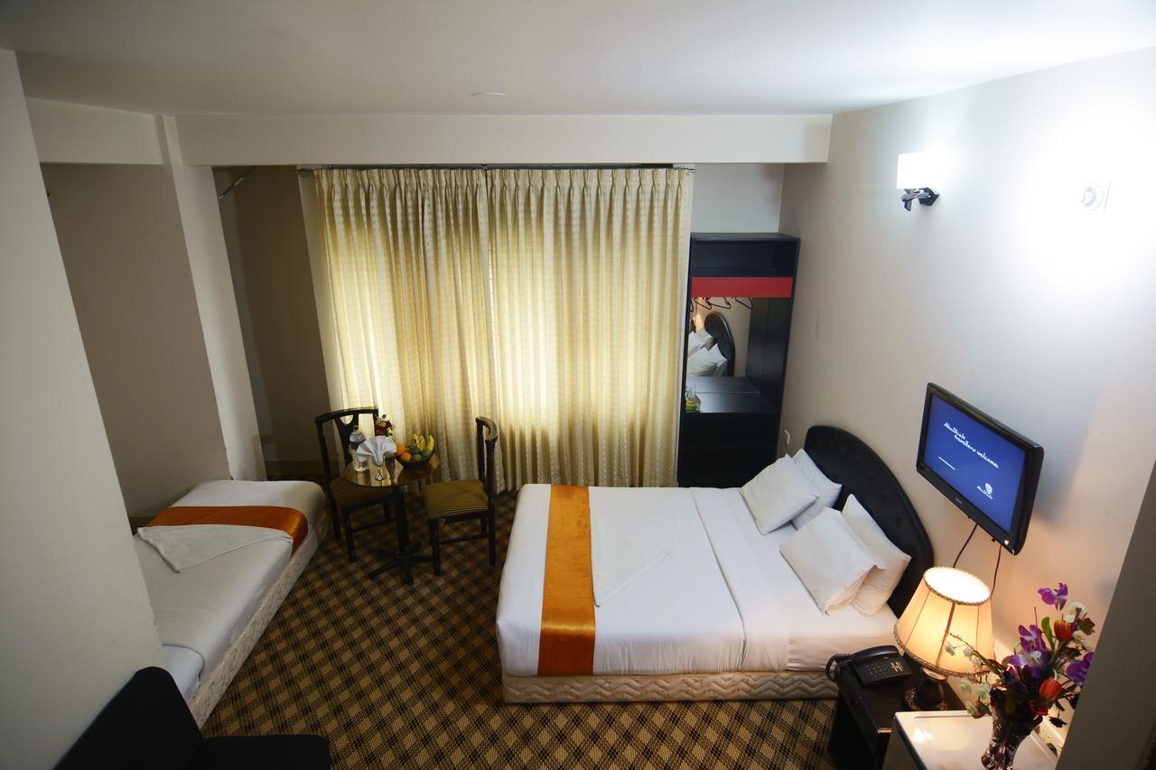 Holiday Xpress Dhaka Exterior foto