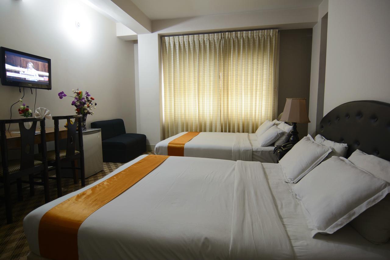 Holiday Xpress Dhaka Exterior foto