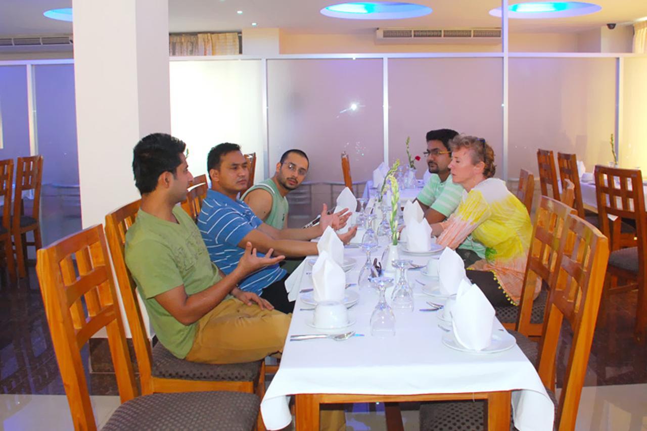 Holiday Xpress Dhaka Exterior foto